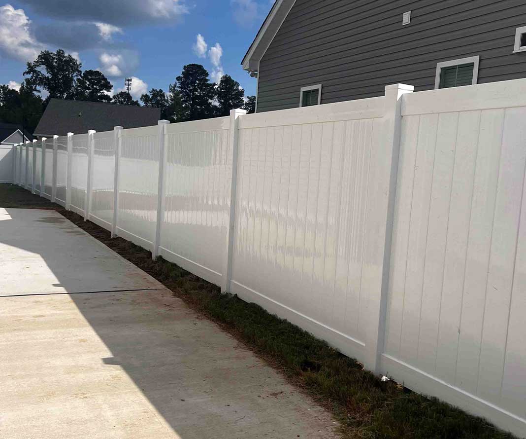 Vinyl fence company in the Youngsville North Carolina area.